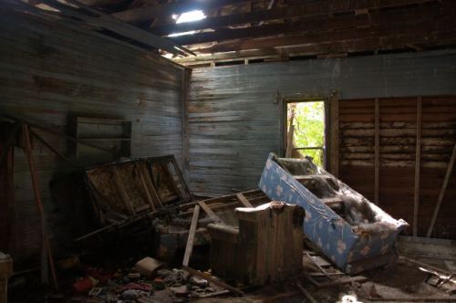 newton-county-ga-abandoned-farmhouse-interior-photograph-copyright-brian-brown-vanishing-north-georgia-usa-2016